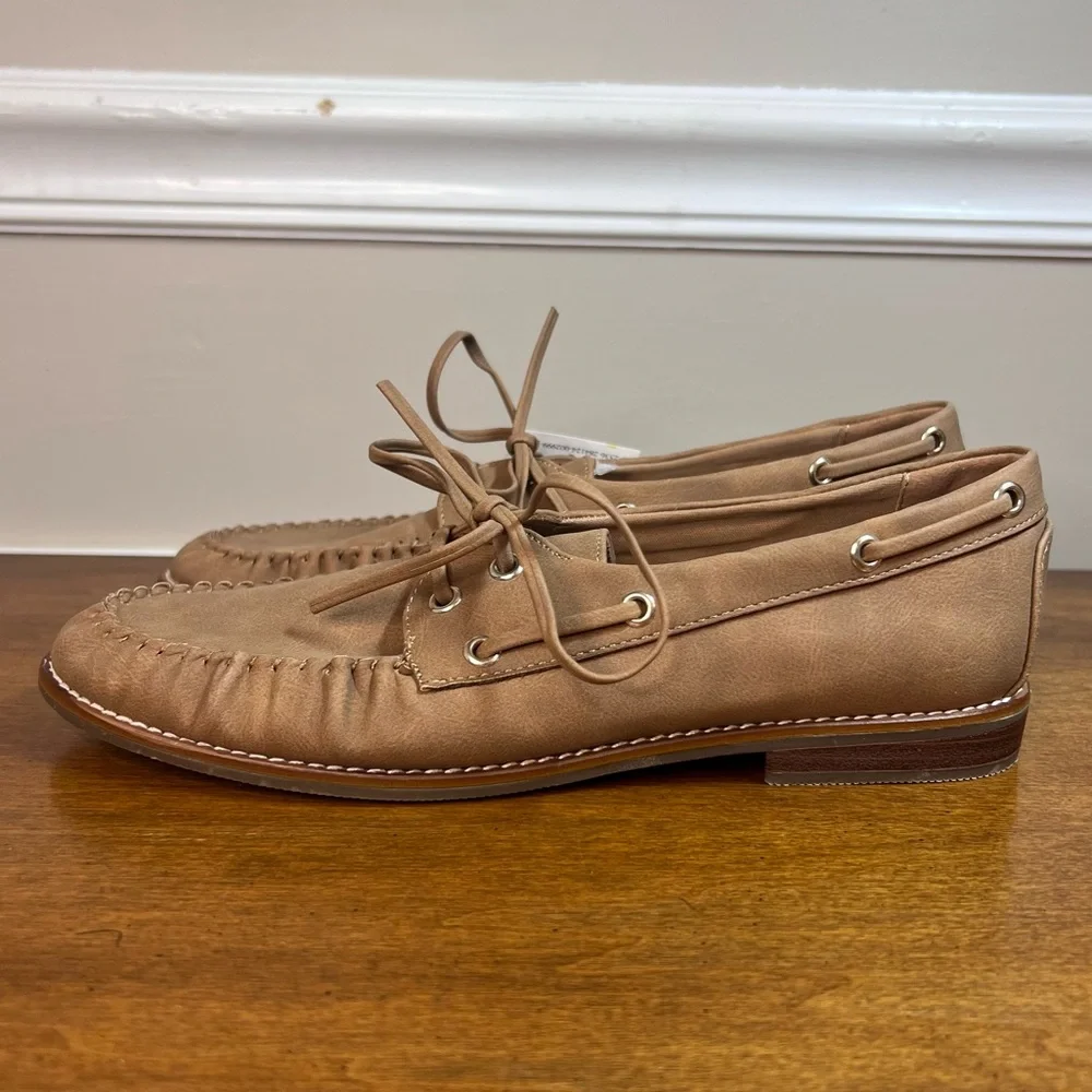 Tommy Bahama Nahara Women’s Size 7 Tan Boat Shoes Moc Toe Loafers NWT